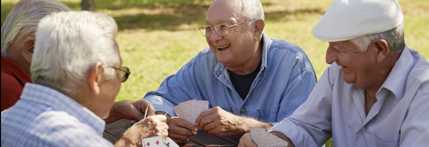 Você ja notou que muitos idosos fazem palavras cruzadas ou se reúnem nas praças para jogarem jogos de cartas? 